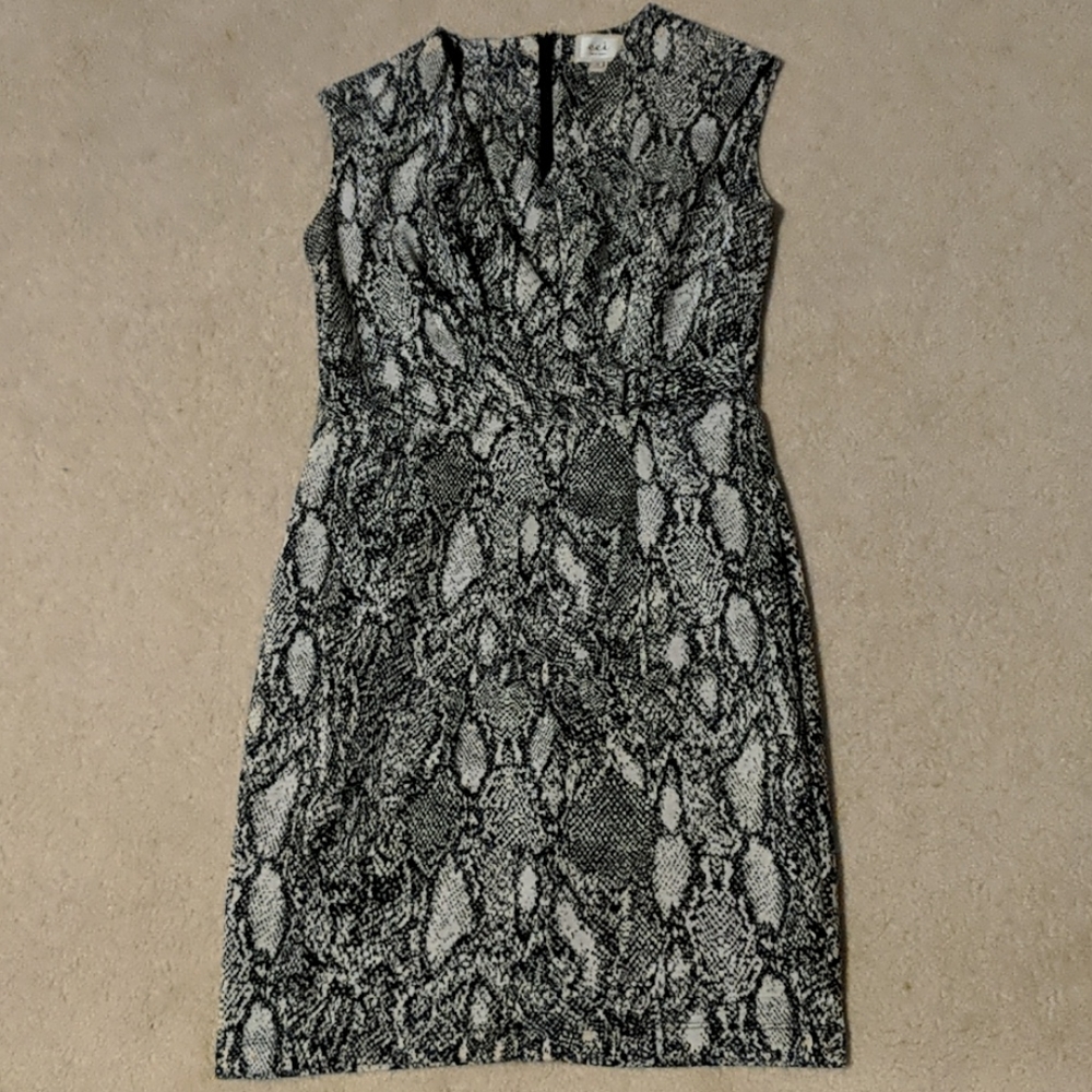 Eci v-neck stretchy snakeprint dress, sz 10